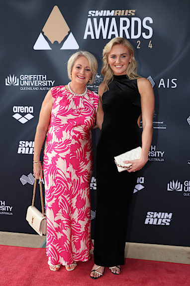 Ariarne Titmus and mum Robyn