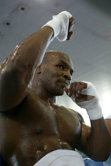 The former champ also reportedly bought his ex-wife a 24-karat gold bathtub. (AAP)