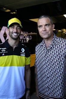 Daniel Ricciardo Renault F1 Team with Robbie Williams (GBR) Singer. 12.03.2020. Formula 1 World Championship, Rd 1, Australian Grand Prix, Albert Park, Melbourne, Australia, Preparation Day. 
