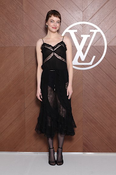 celebs in black lace dresses Emily Ratajkowski Black Lace Prom Dress LA premiere of Entourage 2015