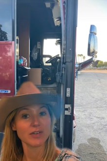 Jewel explains bus fire on tour