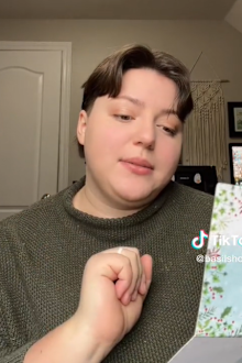 Woman shares Christmas card sent to her by estranged parents