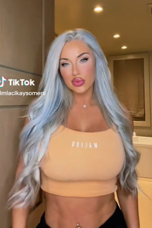 Fitness influencer dress coded at Disneyland