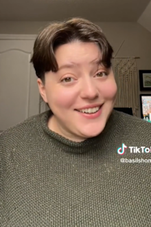 Woman shares Christmas card sent to her by estranged parents