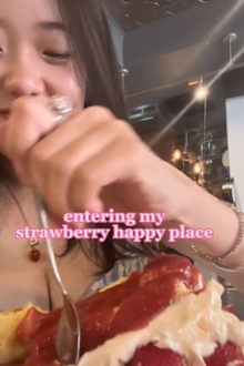 Food blogger fat-shamed in shop strawberry cake