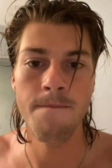 British-Australian singer-songwriter Ruel compares figuring out a hotel shower to "solving a riddle" in viral TikTok.