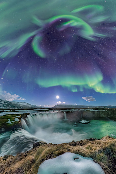 Ions and water over Godafoss