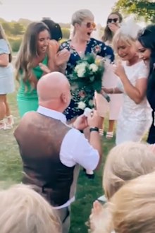 Bride orchestrates mother's proposal at her wedding. Tiktok