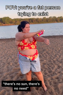 US body-positive influencer horribly laughed at and fat-shamed at the beach.