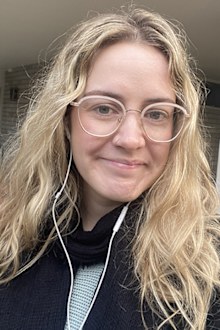 9PR: Erin wearing her corded Apple EarPods