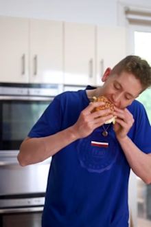 Morgan Hipworth eats homemade chicken burger