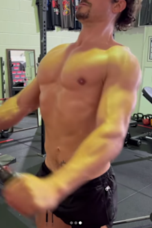 Orlando Bloom busts a sweat at Far North Queensland gym.