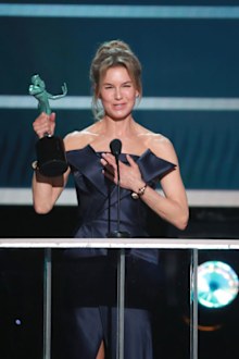 Renée Zellweger accepts Outstanding Performance by a Female Actor in a Leading Role for 'Judy' onstage during the 26th Annual Screen Actors Guild Awards at The Shrine Auditorium on January 19, 2020 in Los Angeles, California