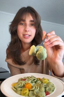 TikToker @ballehurns shares how to make pasta dough from avocado.