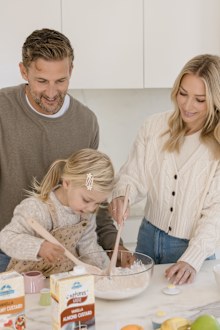 Tim Robards, Anna Heinrich and daughter Elle. 