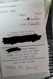 Waitress receives rude note from customer