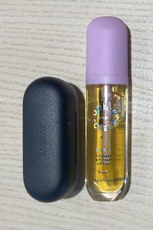 9PR: Sony earbuds size for scale