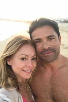  Kelly Ripa and Mark Consuelos
