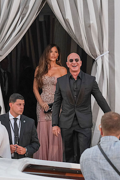 Jeff Bezos and Lauren Sanchez Bezos