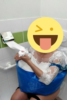 Bride's hilarious bathroom hack