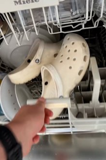 Washing crocs in dishwasher