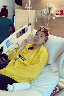 Maddie King struggled to find headscarves that suited her during cancer treatment.