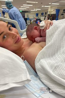 Raquel with her daughter, who arrived in December 2021.