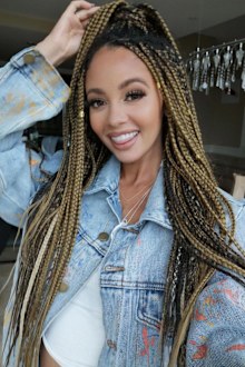 Riverdale, Vanessa Morgan, selfie