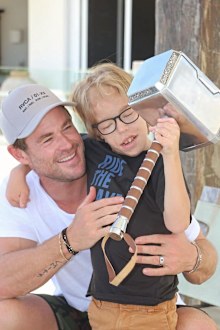 Chris Hemsworth meets Thor super fan 