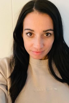 Maz Compton has penned a book sharing her own sobriety journey and advice for other sober-curious Aussies.