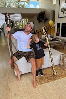Chris Hemsworth meets Thor super fan 