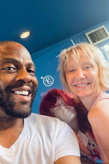 Anne Heche takes photo with salon owner minutes before horror car crash.