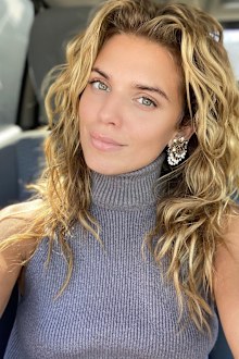 Actress AnnaLynne McCord, 90210, reveals, dissociative identity disorder diagnosis