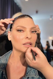 Linda Evangelista shares new selfie after settling $68 million CoolSculpting lawsuit.
