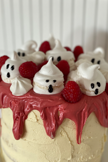 Fat Mum Slim's 'Ghost Cake' Halloween mud cake hack