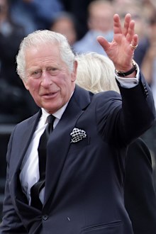 LONDON, ENGLAND - SEPTEMBER 09:  King Charles III waves to the public after viewing floral tributes to the late Queen Elizabeth II outside Buckingham Palace on September 09, 2022 in London, United Kingdom. Elizabeth Alexandra Mary Windsor was born in Bruton Street, Mayfair, London on 21 April 1926. She married Prince Philip in 1947 and acceded the throne of the United Kingdom and Commonwealth on 6 February 1952 after the death of her Father, King George VI. Queen Elizabeth II died at Balmoral Ca