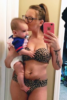 Kansas City mother Lexi Sinclair posted a photo of herself in bikinis ind defiance of body shamers. (Facebook/Lexi Sinclair)