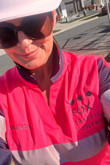 Fox Traffic Control - Annalisa is giving a job to women escaping DV