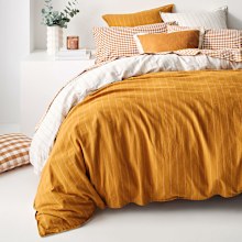 Target quilt cover in amber