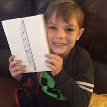 Jack Swanson with his iPad. (Imgur: miscym)