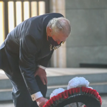 Prince Charles lays wreath in Berlin
