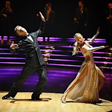 The Irwins have rallied around Robert as he waltzes his way through Dancing With the Stars US. Robert Irwin is taking America by storm, dancing his way into their hearts with his dance partner Witney Carson - but the pair aren't doing it alone.