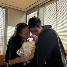Elsie Hewitt and Pete Davidson with their newborn daughter Scottie, December 2025