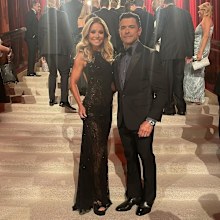  Kelly Ripa and Mark Consuelos