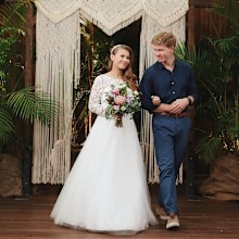 Bindi Irwin and Robert Irwin at her wedding day.
