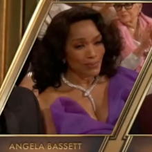 Angela Bassett reacts to losing Oscar to Jamie Lee Curtis