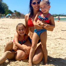Hannah Clarke with her two daughters Laianah and Aaliyah. 