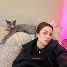 Khloe Kardashian with her cat