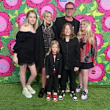 Tori Spelling, Dean McDermott and family