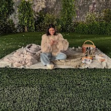 Selena Gomez engaged